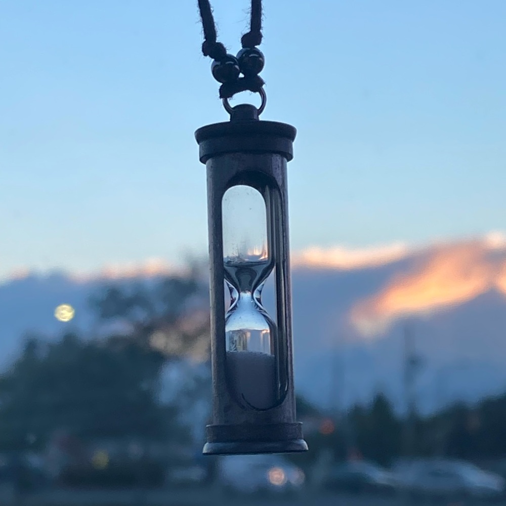 Working Hour glass necklace
